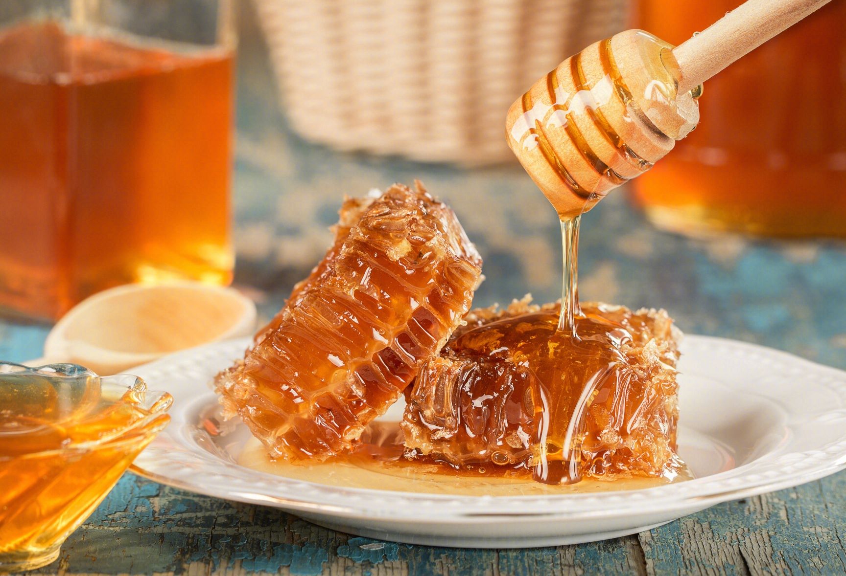 吃蜂蜜、蜂胶和蜂王浆到底有哪些好处？别再被忽悠了
