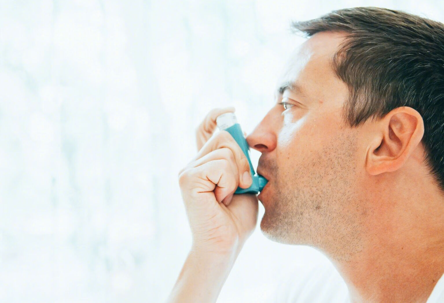 过敏性哮喘夜间呼吸困难怎么急救处理？