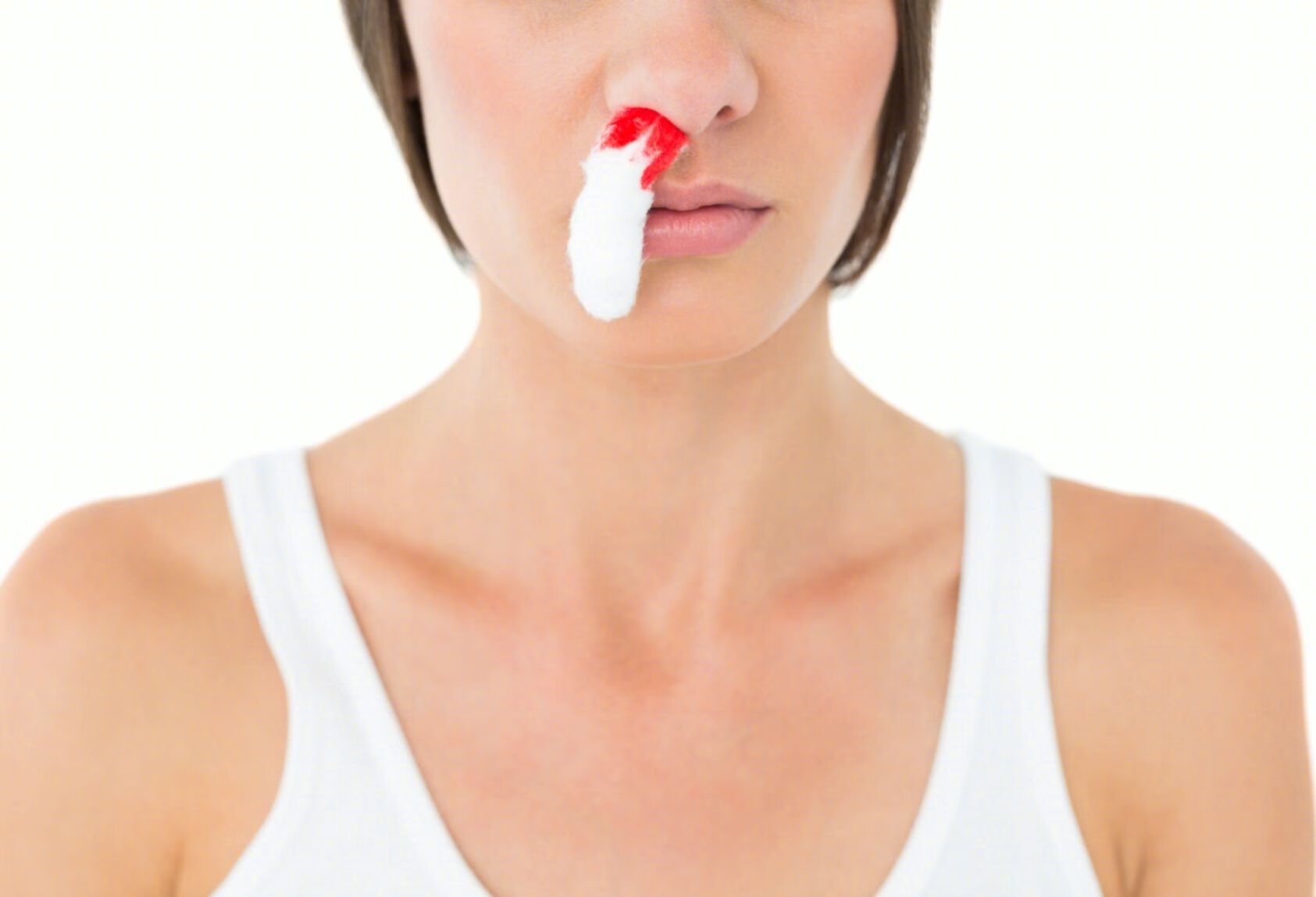 喉咙痛流鼻血什么原因造成的？