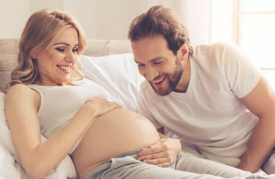 胎动时宝宝在做什么？怎样判断胎动是否正常？