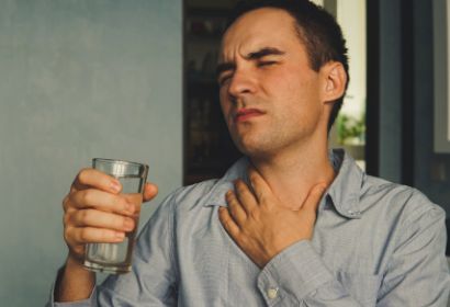 咽部老是发痒是怎么回事？