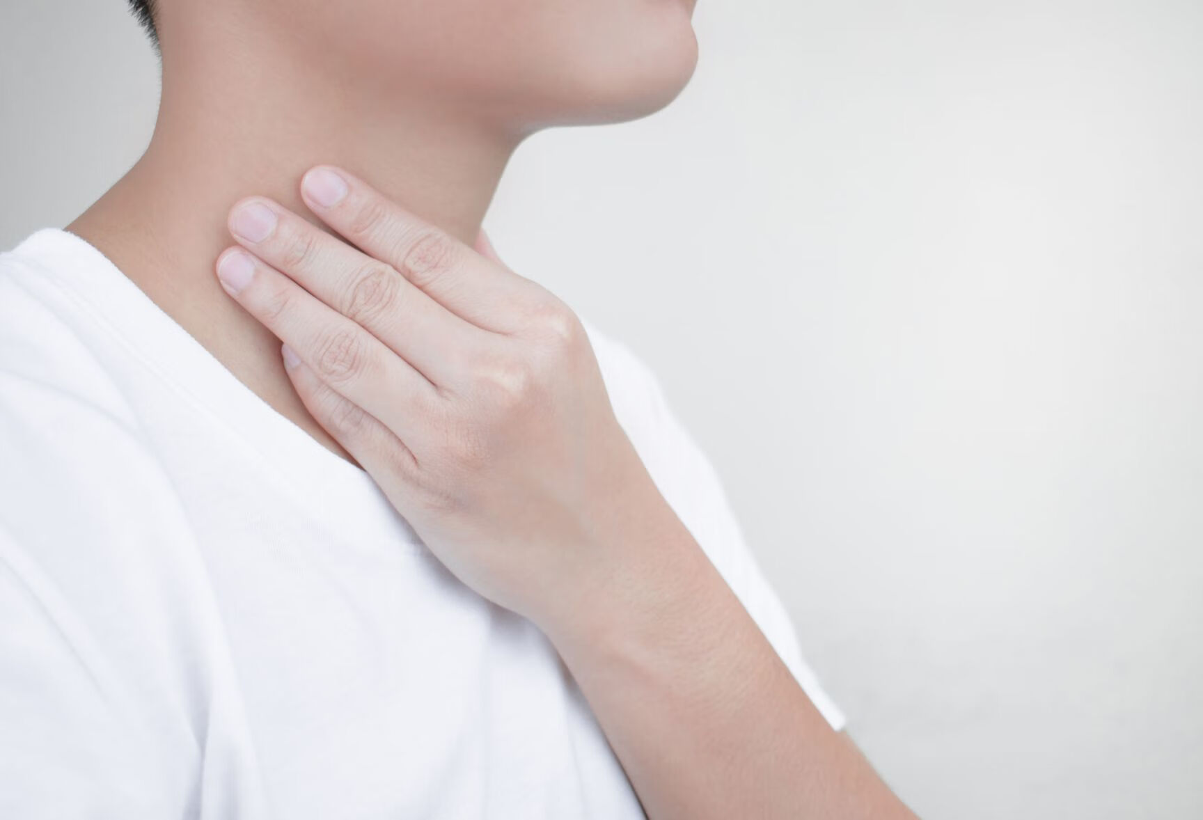 缓解喉咙有痰恶心想吐的方法有哪些？