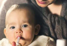 1-12月宝宝发育几种行为对脊椎有伤害