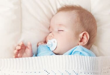 宝宝睡觉汗多是缺钙？不，多数情况是太热！