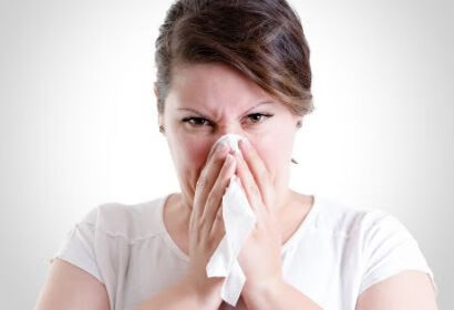 经常打喷嚏，鼻塞，可能是患上了鼻炎