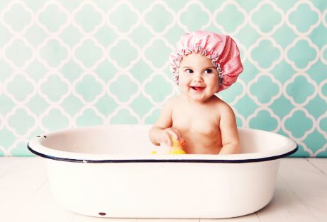 警惕！用塑料盆给小宝宝洗澡危害重重！