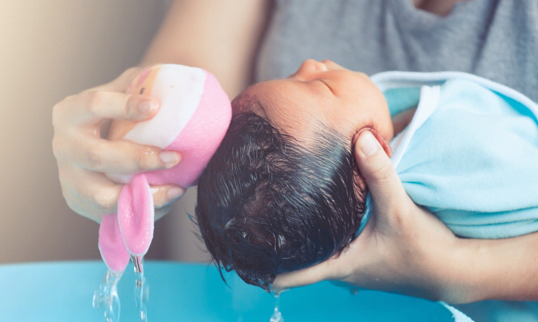 父母如何正确为宝宝去除头垢？避免宝宝头皮伤害