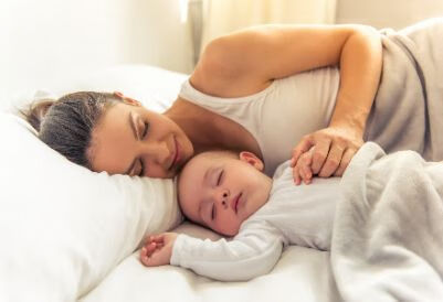 夜间宝宝发烧，呕吐，应该怎么办？