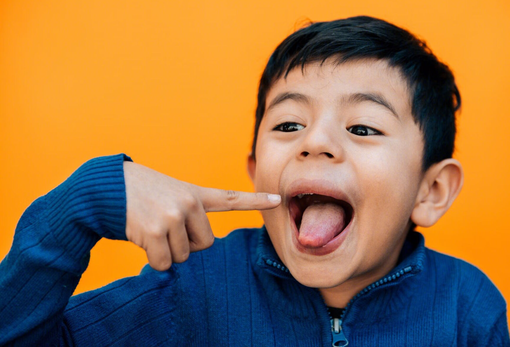 小孩舌头中间有裂痕怎么办？