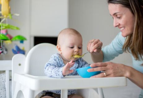 宝宝6个月大了，辅食应该怎么加？