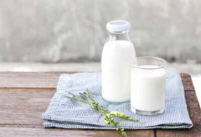 全脂牛奶比低脂牛奶健康吗?