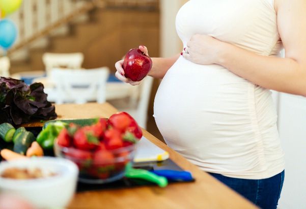 孕妈刻意减重易影响胎儿健康！孕期饮食控制，健康妈不怕胖