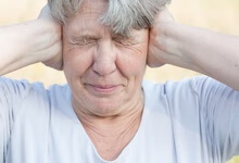 突发性耳聋耳鸣会出现什么症状