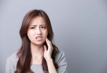 单侧腮帮子肿是什么病