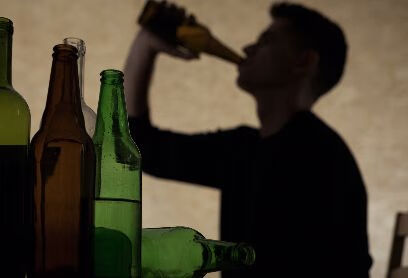 喝完酒，怎样让酒精更快通过尿液排出身体？
