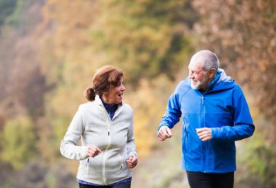 六十岁的人早晚各走路一小时，对身体有帮助吗？