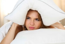 睡觉后脑勺出汗湿枕头是怎么回事           睡觉后脑勺出汗湿枕头该怎么办