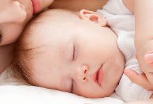 如何培养宝宝自主入睡？