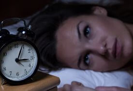 熬夜和失眠，哪一个危害更大？