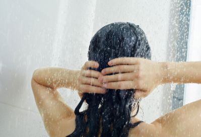 夏天洗澡，若常犯这个错误，湿气或许会越来越重