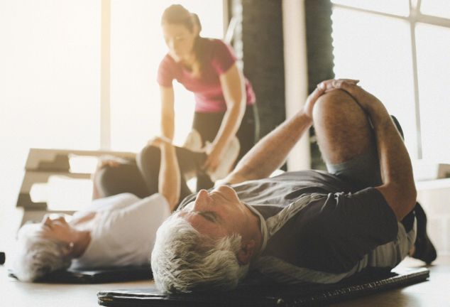 哪些运动可以帮助老年人保护关节？