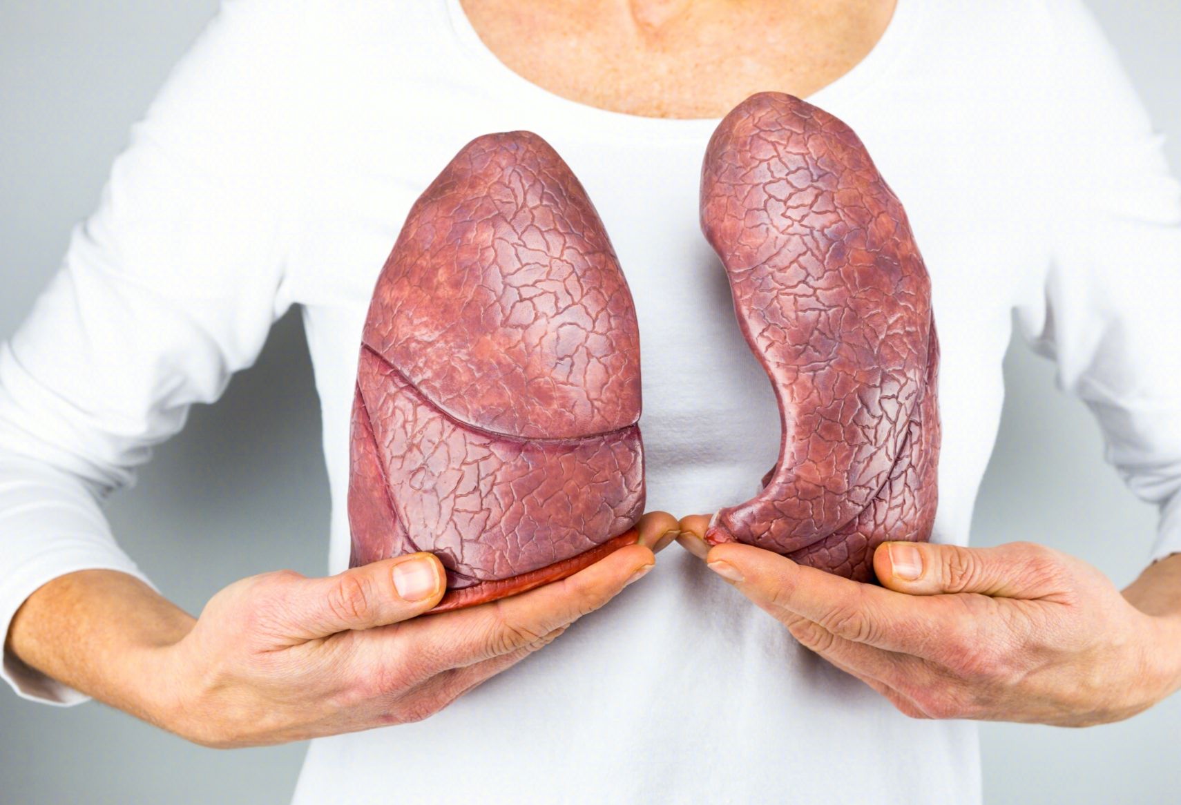 肺癌都是悄无声息地发生吗？手指头的症状能说明是肺癌吗？