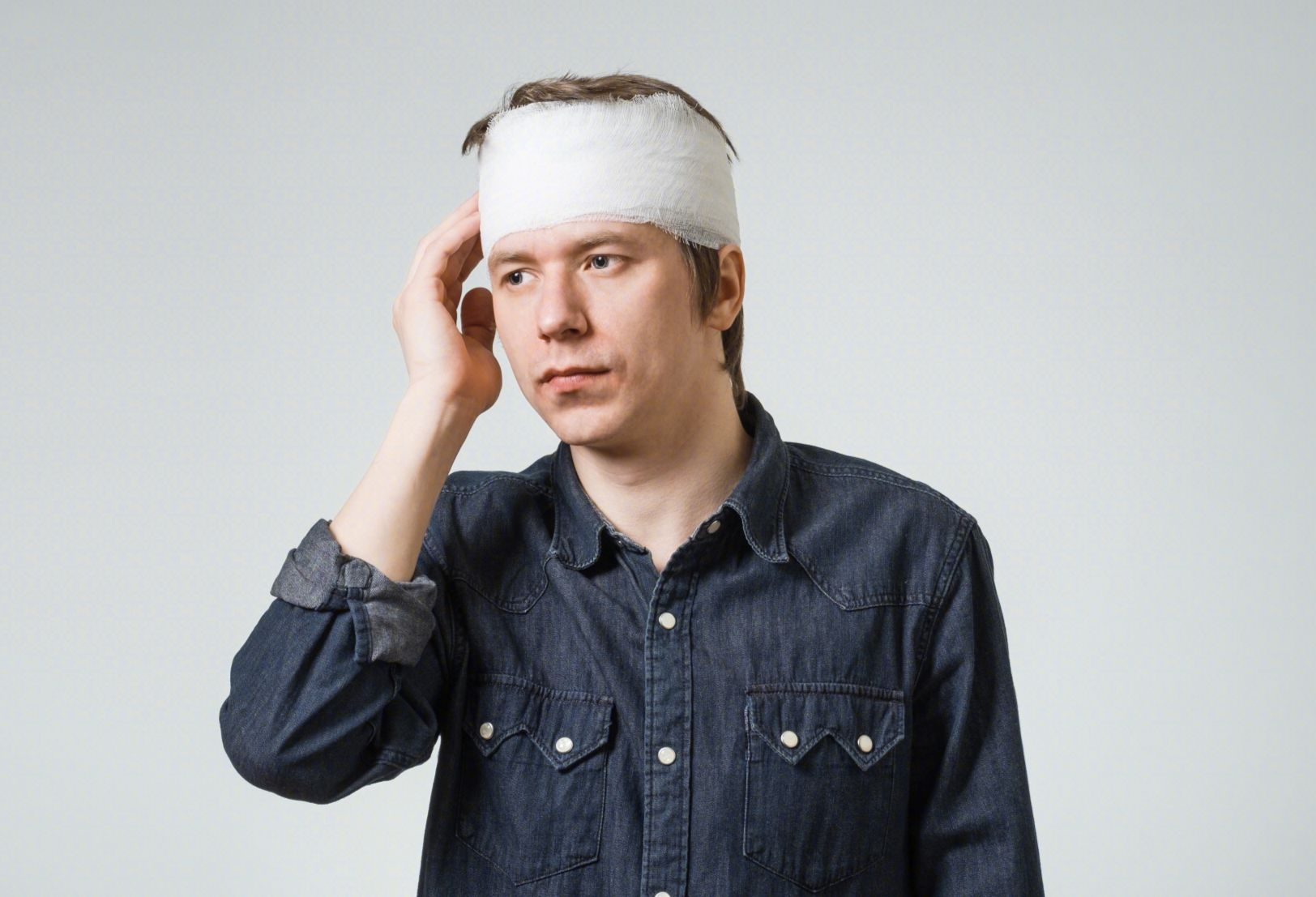 头皮裂伤的症状表现有哪些？