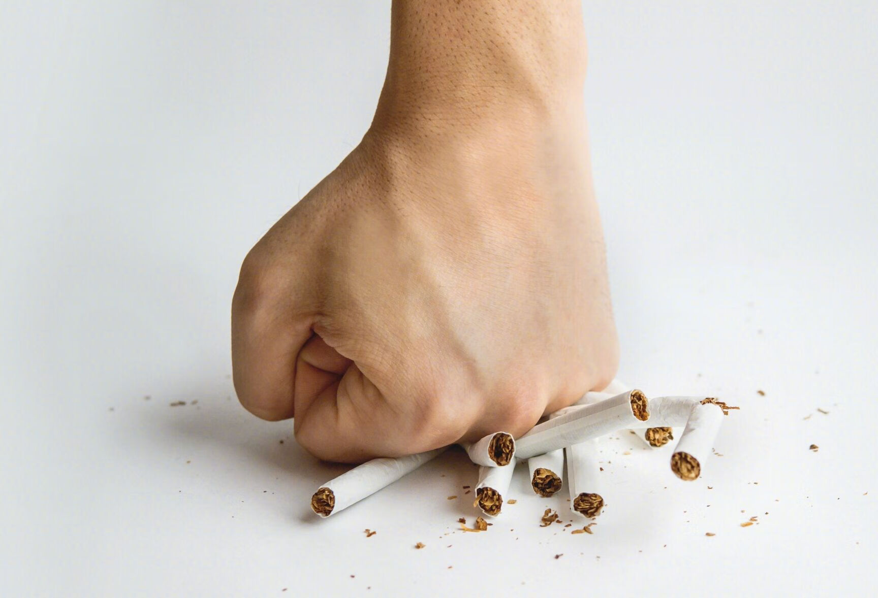 儿童时期的一口“二手烟”，危害可能跟到中年
