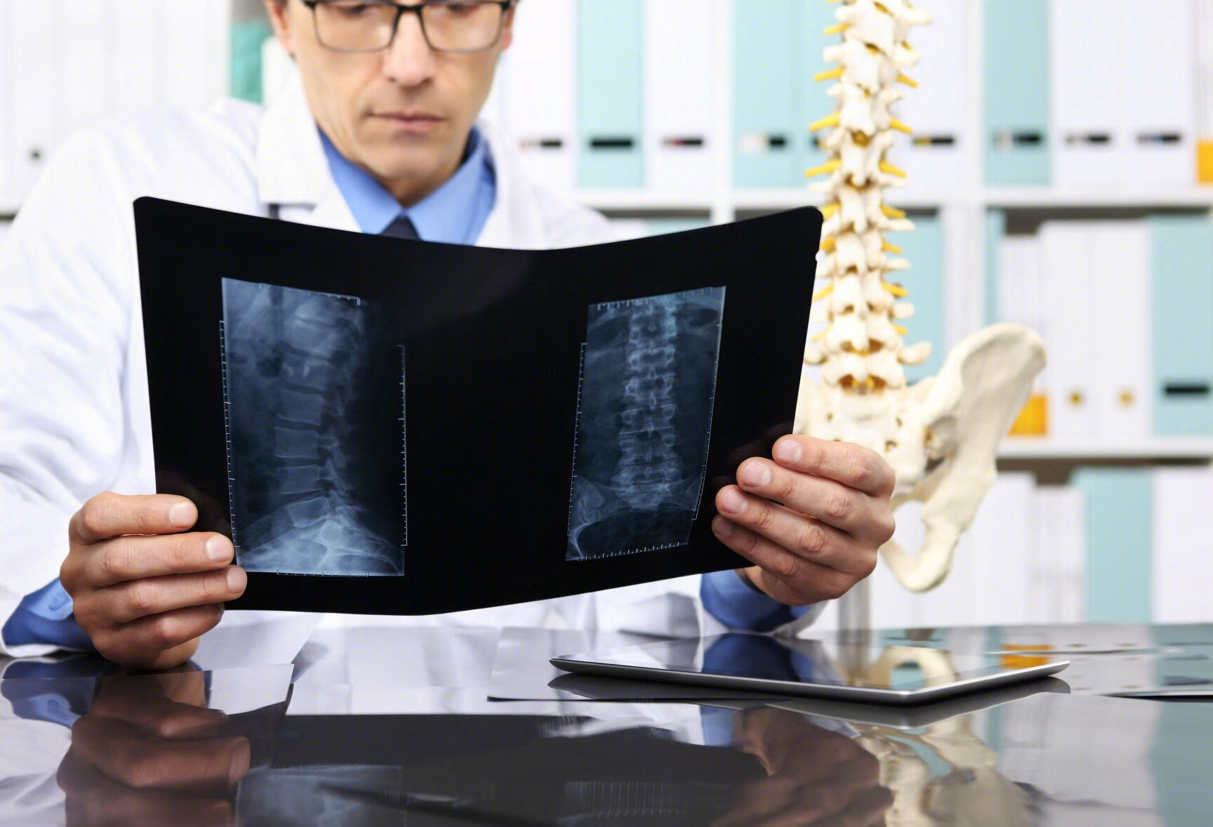 为什么脊柱骨折会导致大小便失禁？