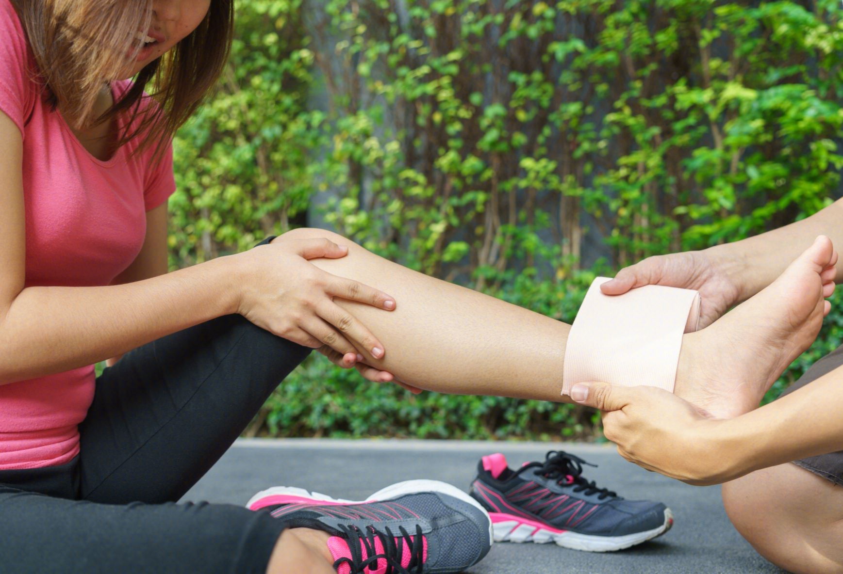 哪些症状出现需要警惕踝关节扭伤？