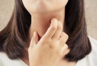 喉咙干痒发咳，多与4因有关，多做1事，润喉止咳