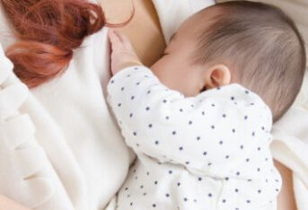 初乳对宝宝有什么好处？母乳喂养几个常识