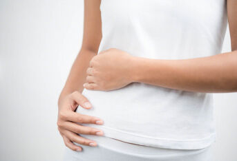 孕早期吃叶酸导致出血怎么处理？