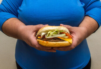 偶尔吃一顿“大餐”会胖吗？答案可能和你想的不一样