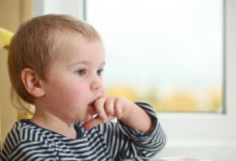 儿童近视吃叶黄素好吗 深入了解叶黄素对儿童近视的作用