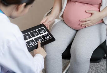 孕妇老是打嗝胃胀气是怎么回事？孕妇打嗝打不出怎么办？