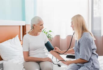 浅谈老年高血压的诊治特点