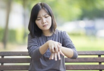 惊讶：天天洗澡易患湿疹？