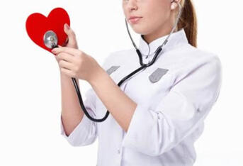 心肌缺血的早期症状有哪些？胸骨疼痛也与心脏有关！