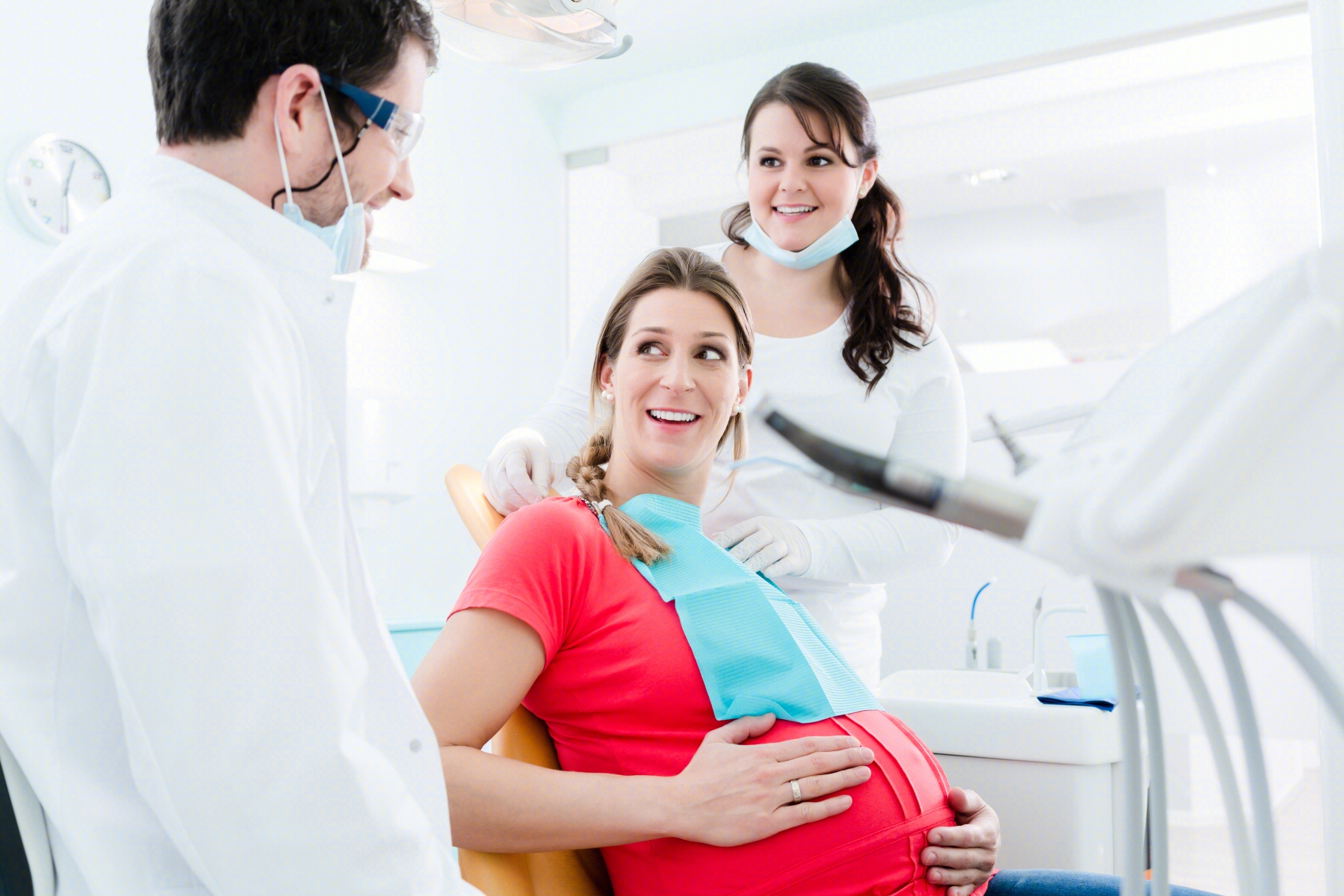 孕妈妈注意：怀孕期间口腔护理很重要！-爱康健齿科