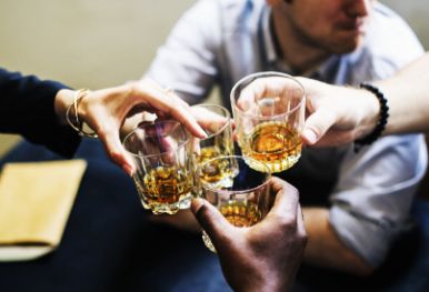 喝酒后出现这种情况要小心，患上癌症的可能性更大，你喝酒啥样？