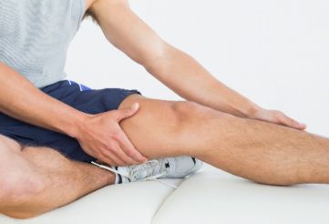 大腿关节疼痛的原因及治疗措施