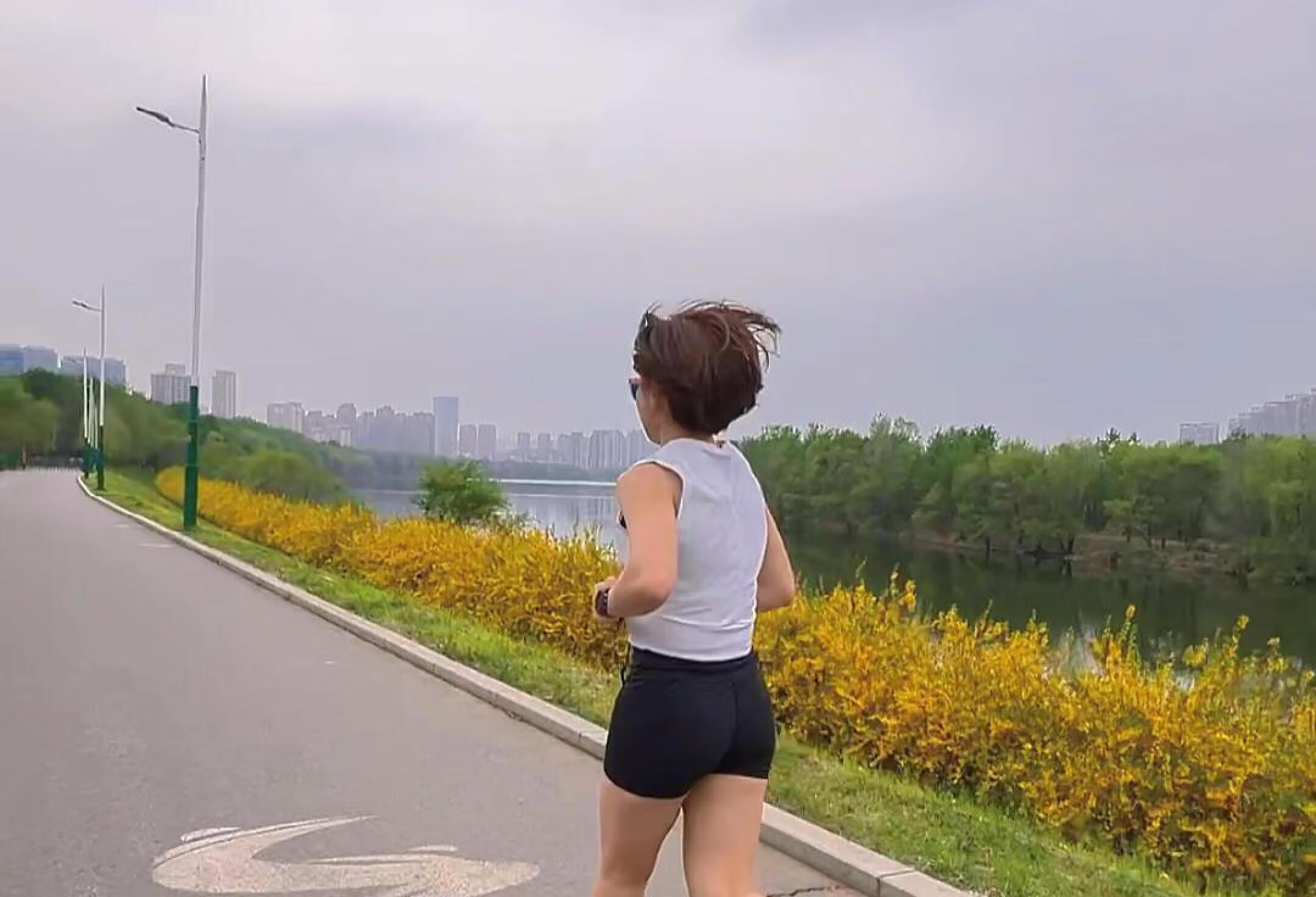 放松跑 12km！胫骨骨膜炎疼，但能忍！