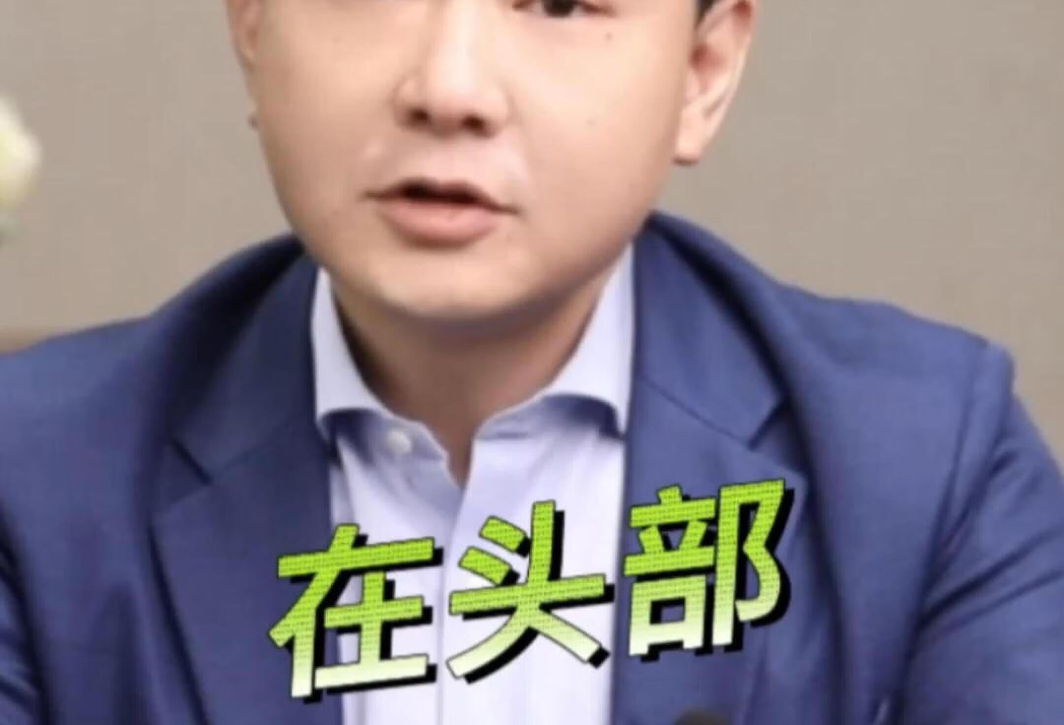 特应性皮炎长在头上有什么表现？