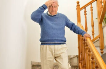 哪些疾病容易引起老年人的头晕症状呢？