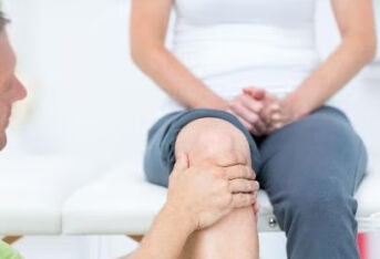 膝关节老是疼痛，可能和这7个动作有关！