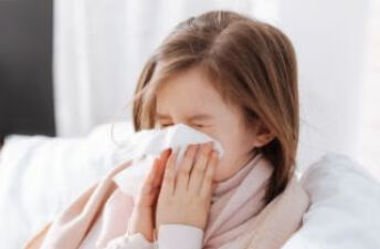 小孩咳嗽呕吐怎么回事？