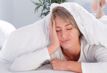 失眠愈发频繁，4个习惯或是“元凶”，早日改掉