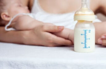 宝宝乳糖不耐受，还能吃母乳吗？