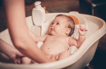 新生儿洗澡步骤